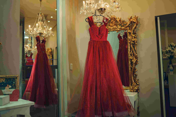 An attracting red midi dress